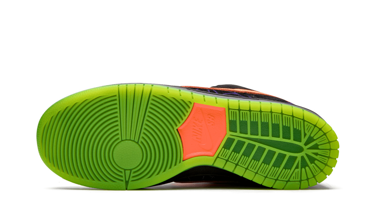 NIKE SB DUNK LOW "NIGHT OF MISCHIEF"