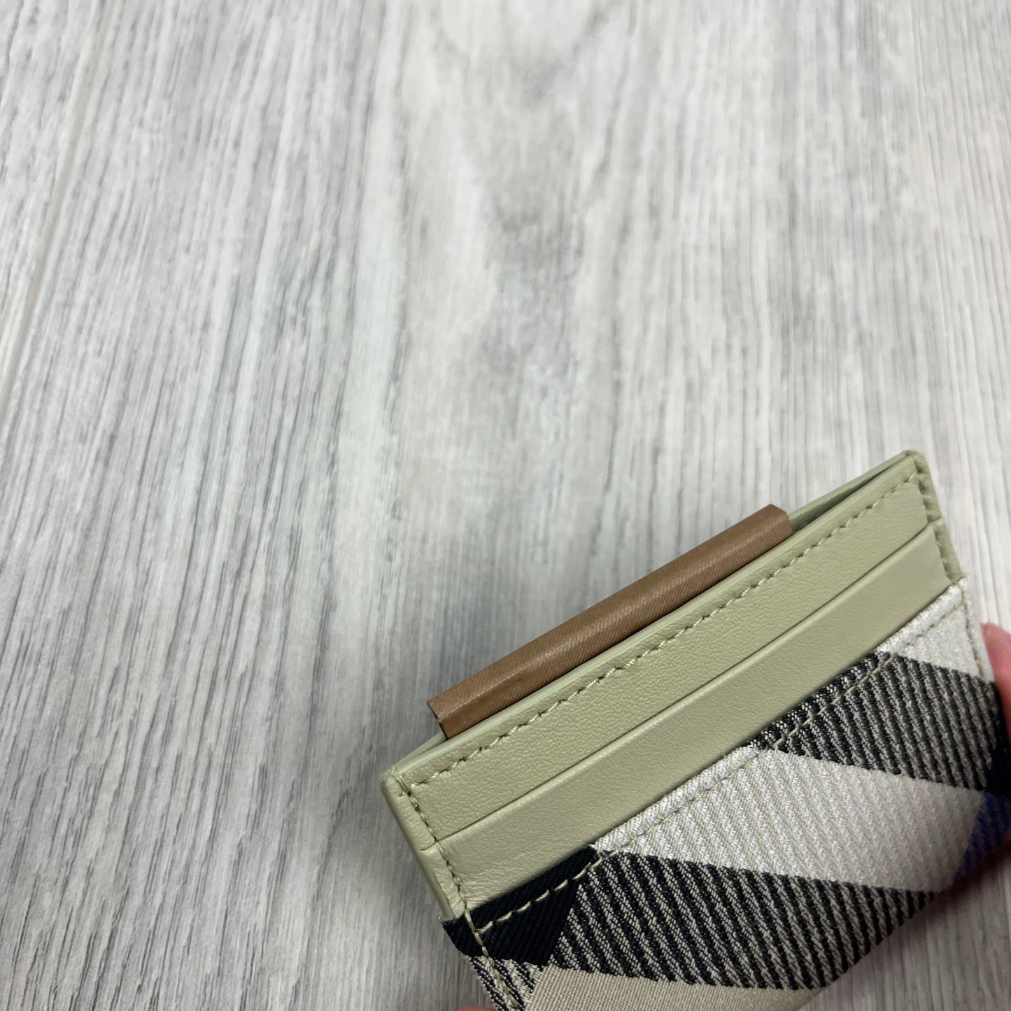 Burberry 'Lichen' Cardholder - Cream