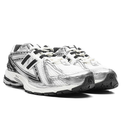 1906R - Silver Metallic/Black/Sea Salt
