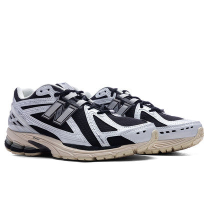 1906R - White/Black/Black Metallic