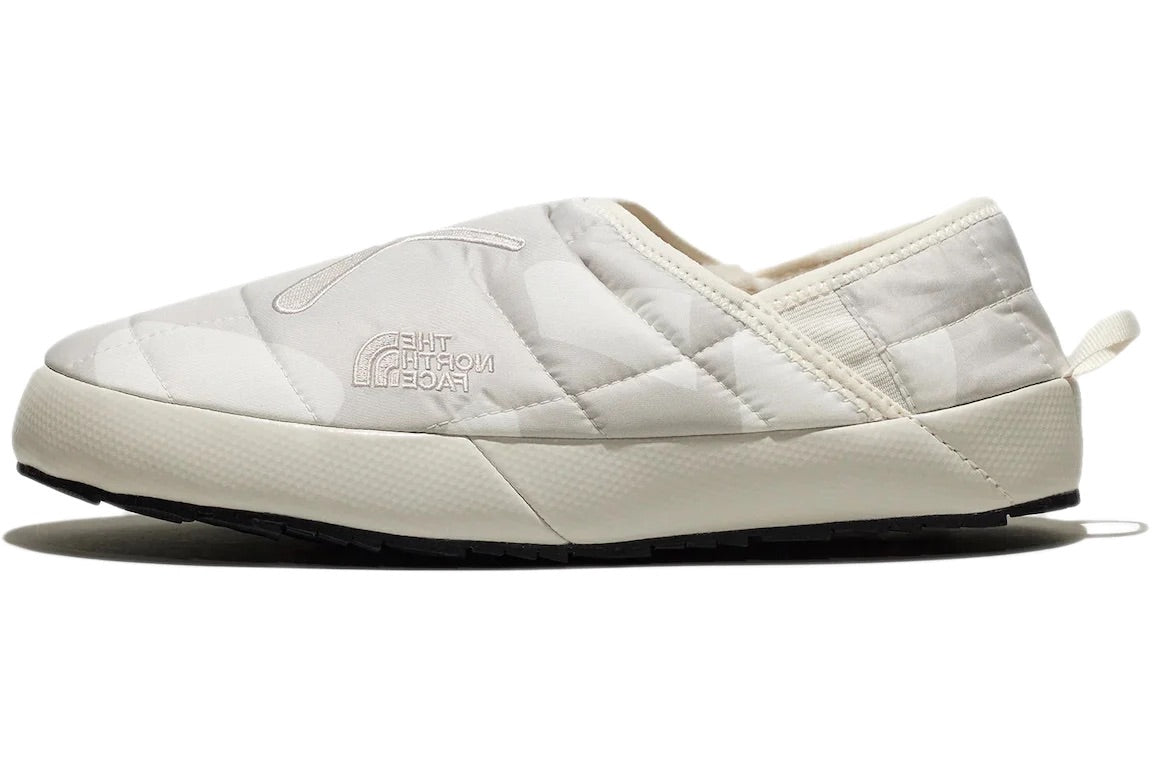 KAWS X THE NORTH FACE THERMOBALL TRACTION MULE VP MOONLIGHT IVORY (W)