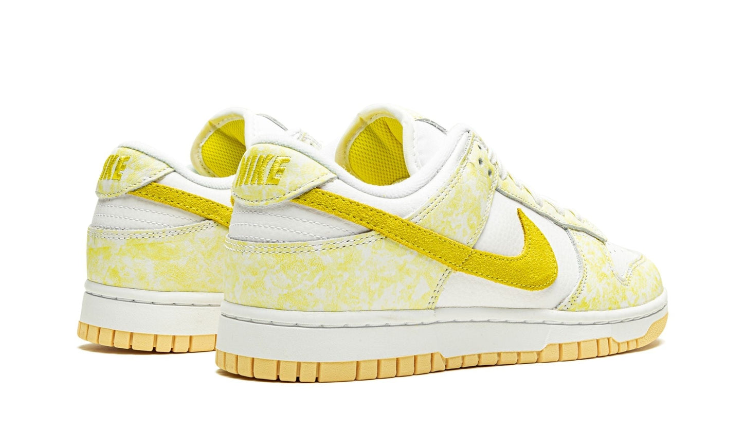 NIKE DUNK LOW YELLOW STRIKE
