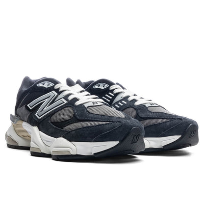 9060 - Black/ Phantom/Magnet/Silver Metallic