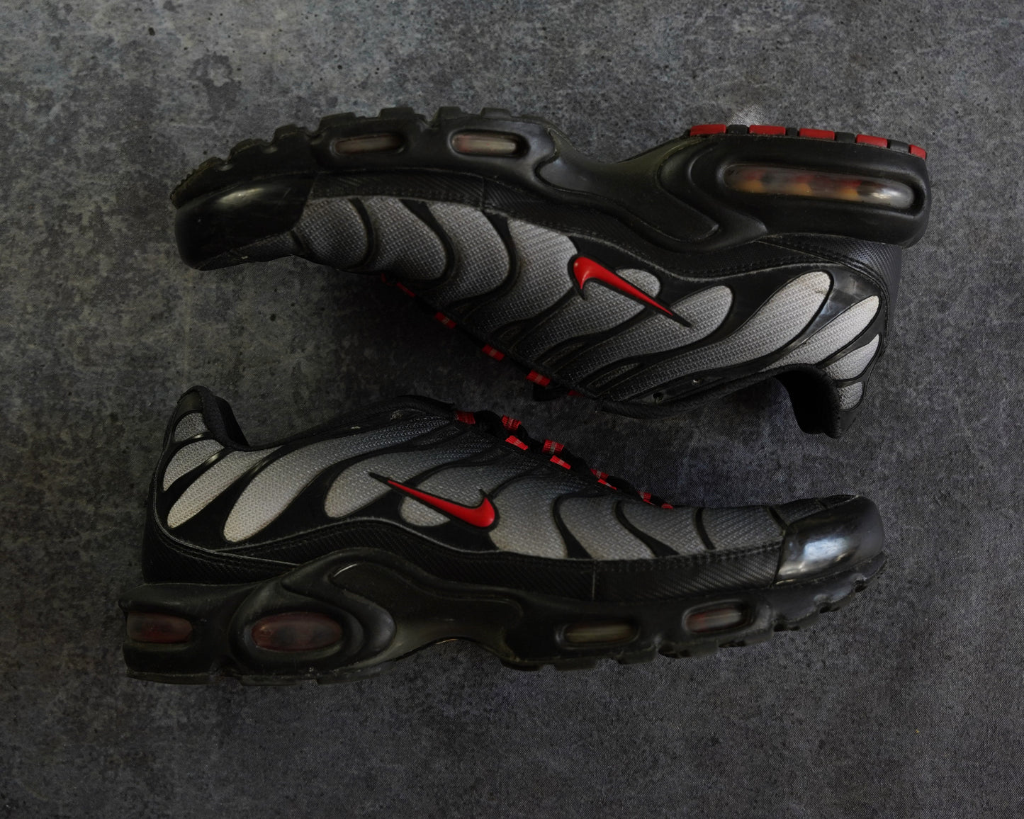 Nike TN Air Max Plus 'Black Gradient Red' (45)