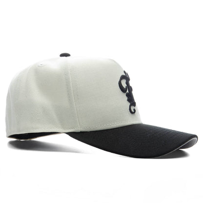 Feature x New Era 59FORTY Curved A-Frame Fitted Old English F - Chrome/Black
