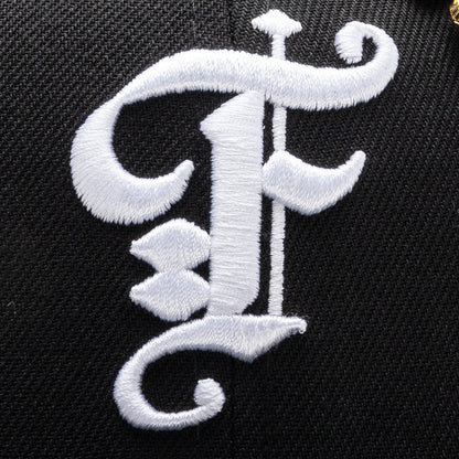 Feature x New Era 59FIFTY Fitted Old English F Scottsdale - Black/White