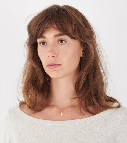 Simple B Necklace Gold