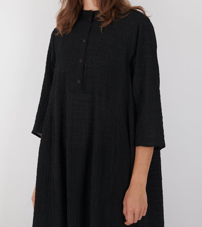 Low Pulse Dress Black