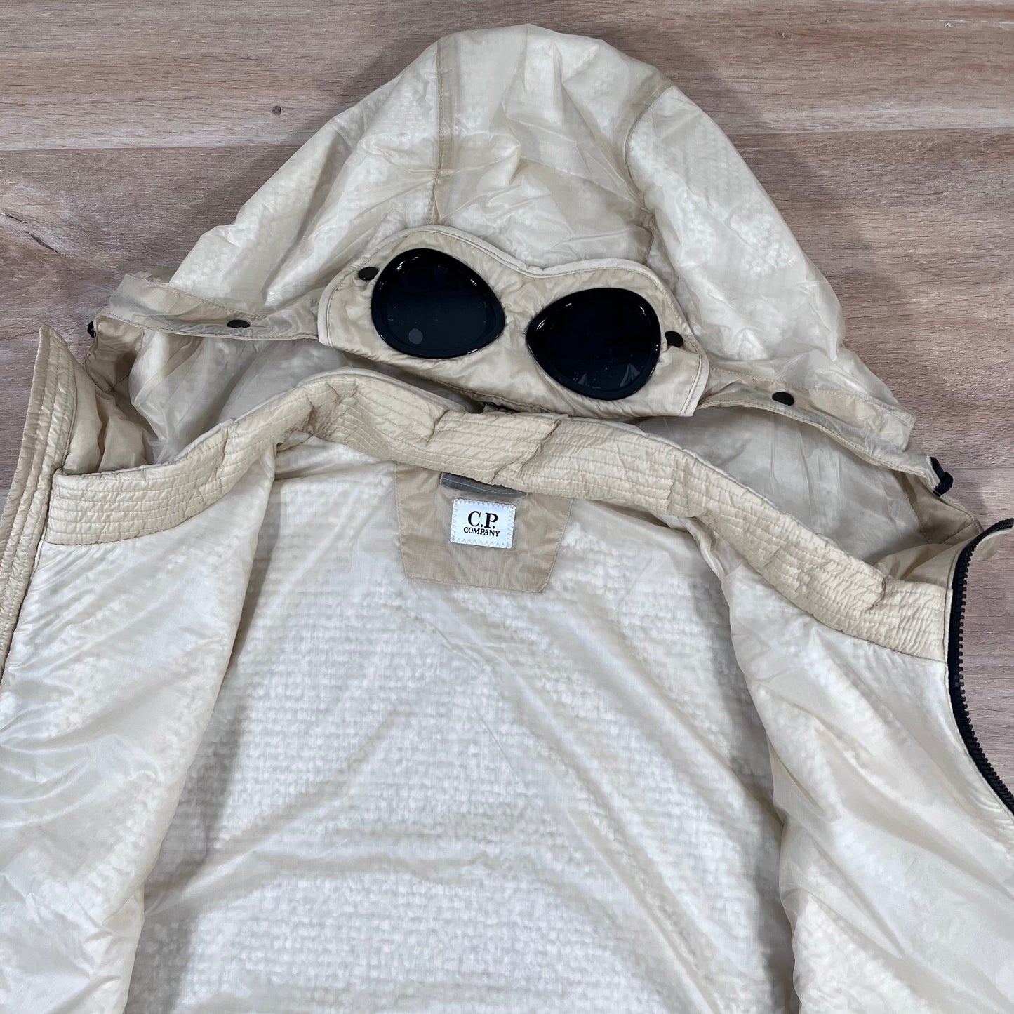 C.P. Company Nada Shell Goggle Padded Gilet in Pistachio Shell
