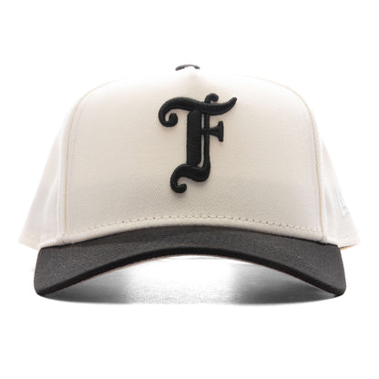 Feature x New Era Kids 9FORTY A-Frame Snapback Old English F - Chalk White