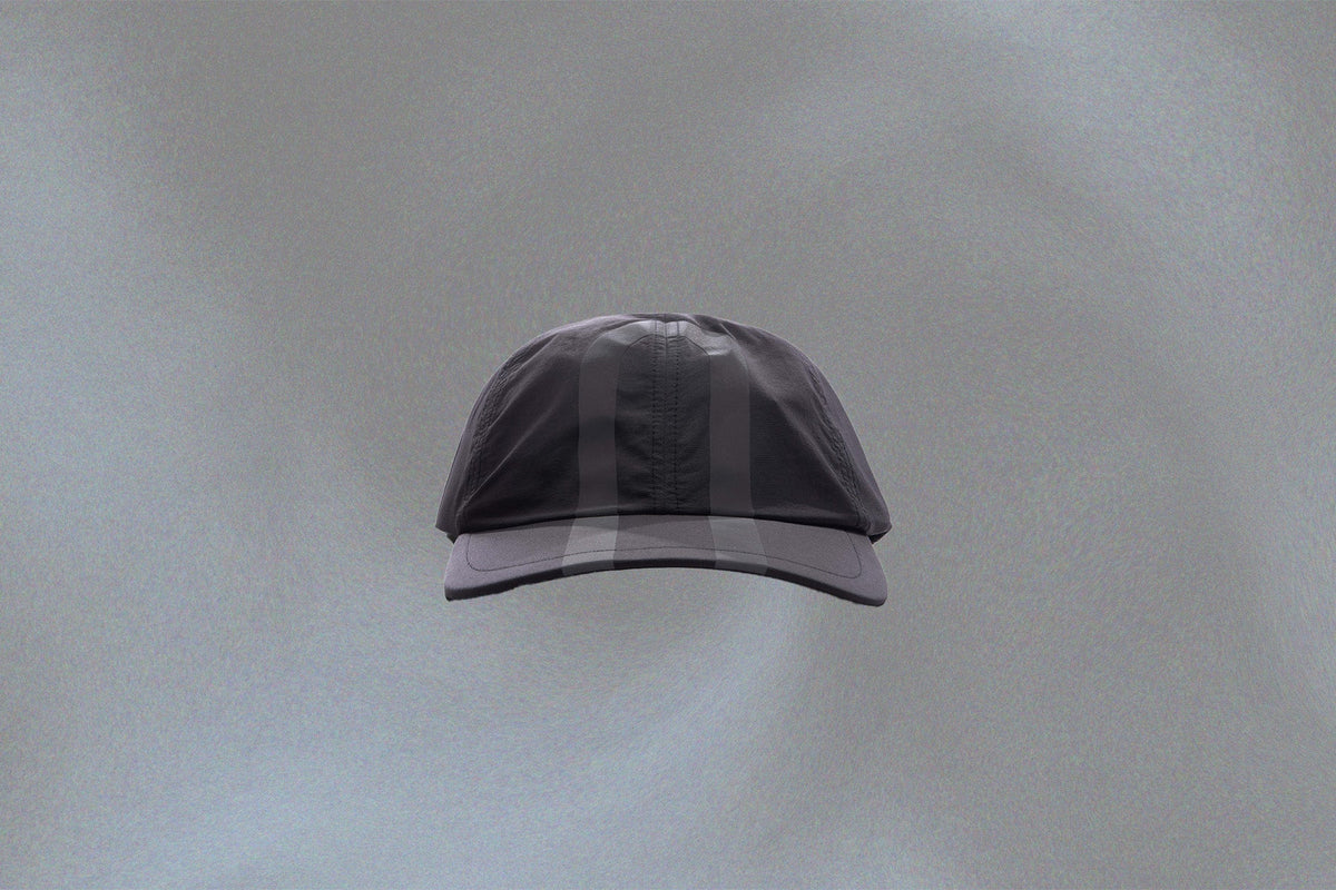 On x IKON On Cap - Magnet/Black