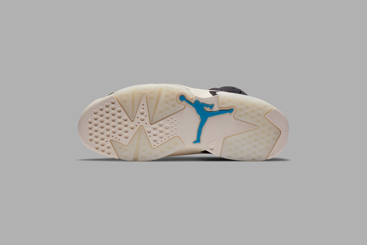 Women's Air Jordan 6 Retro "Light Smoke" - Black/Chrome