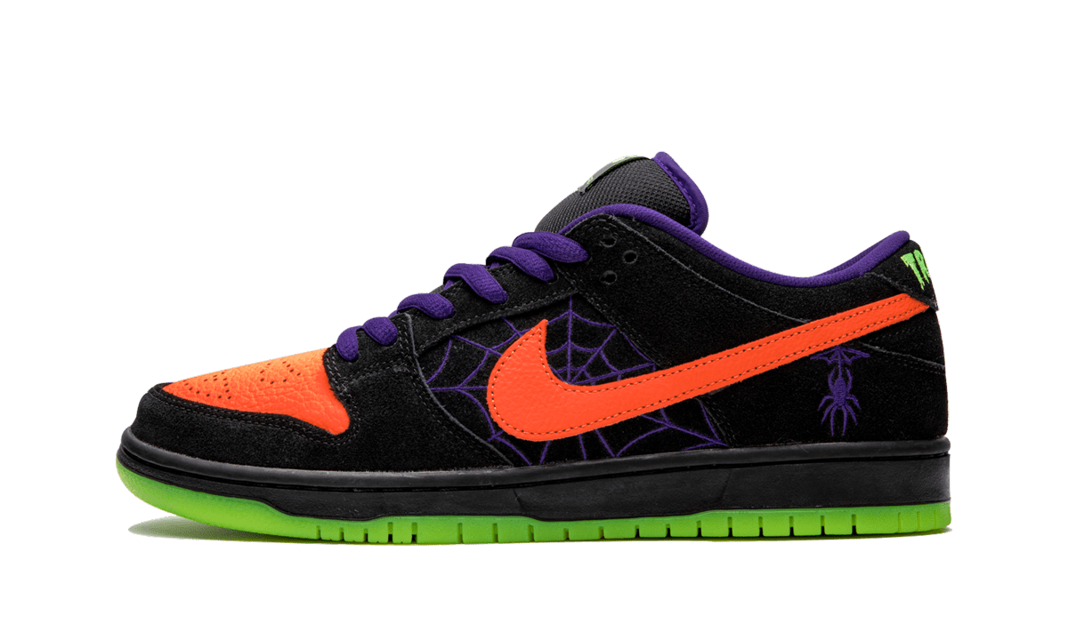 NIKE SB DUNK LOW "NIGHT OF MISCHIEF"